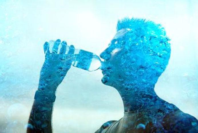 Uống nước ấm vào buổi sáng có tác dụng gì